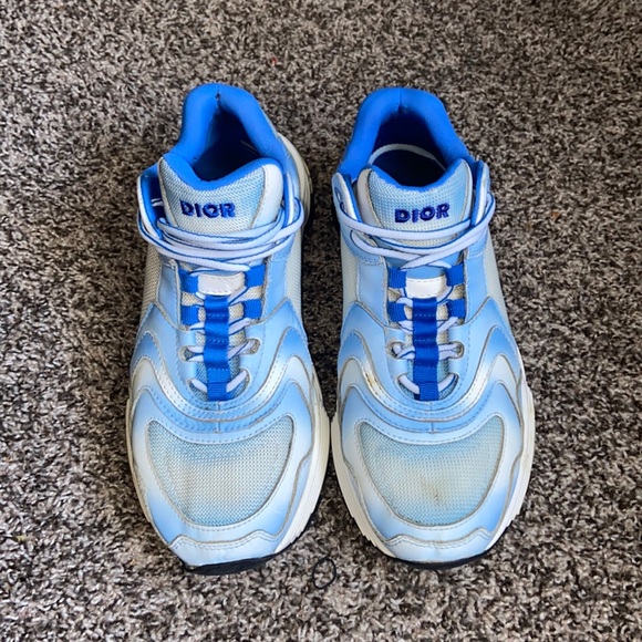 The shoes were only worn once . Still I’m good condition - Picture 2 of 2